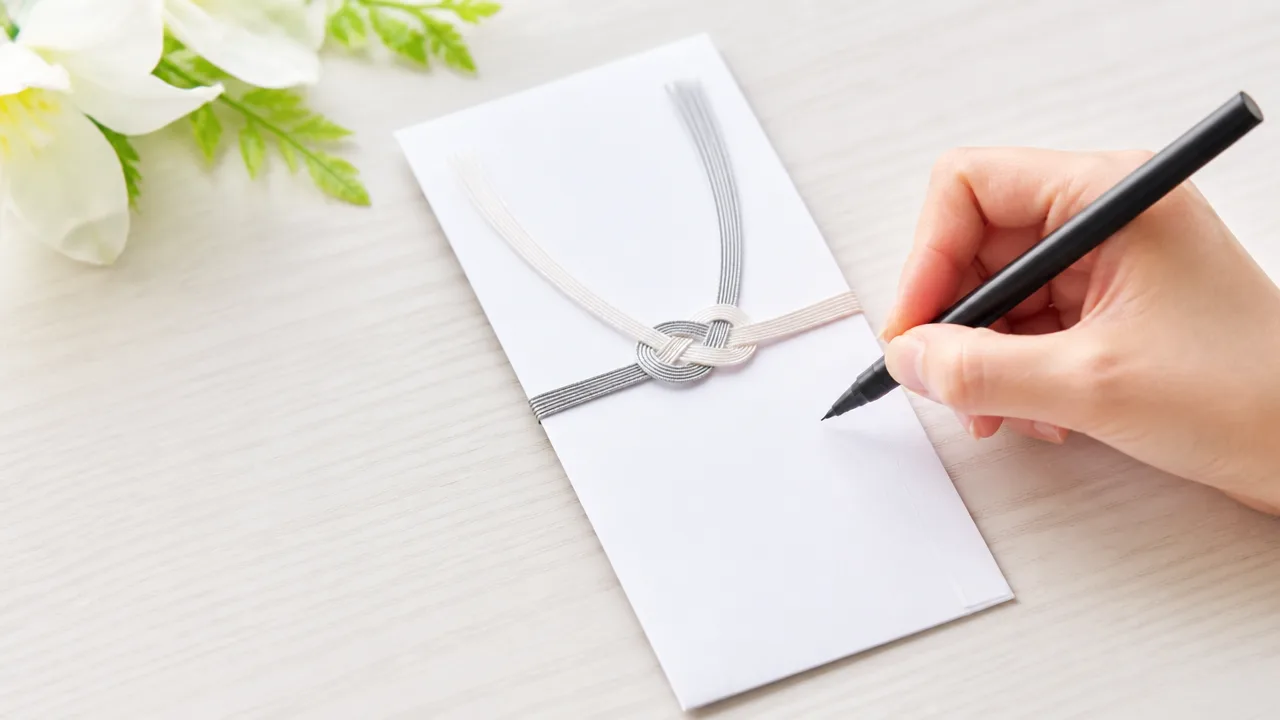 お見舞い封筒の名前の書き方は？個人・連名別にやさしく解説