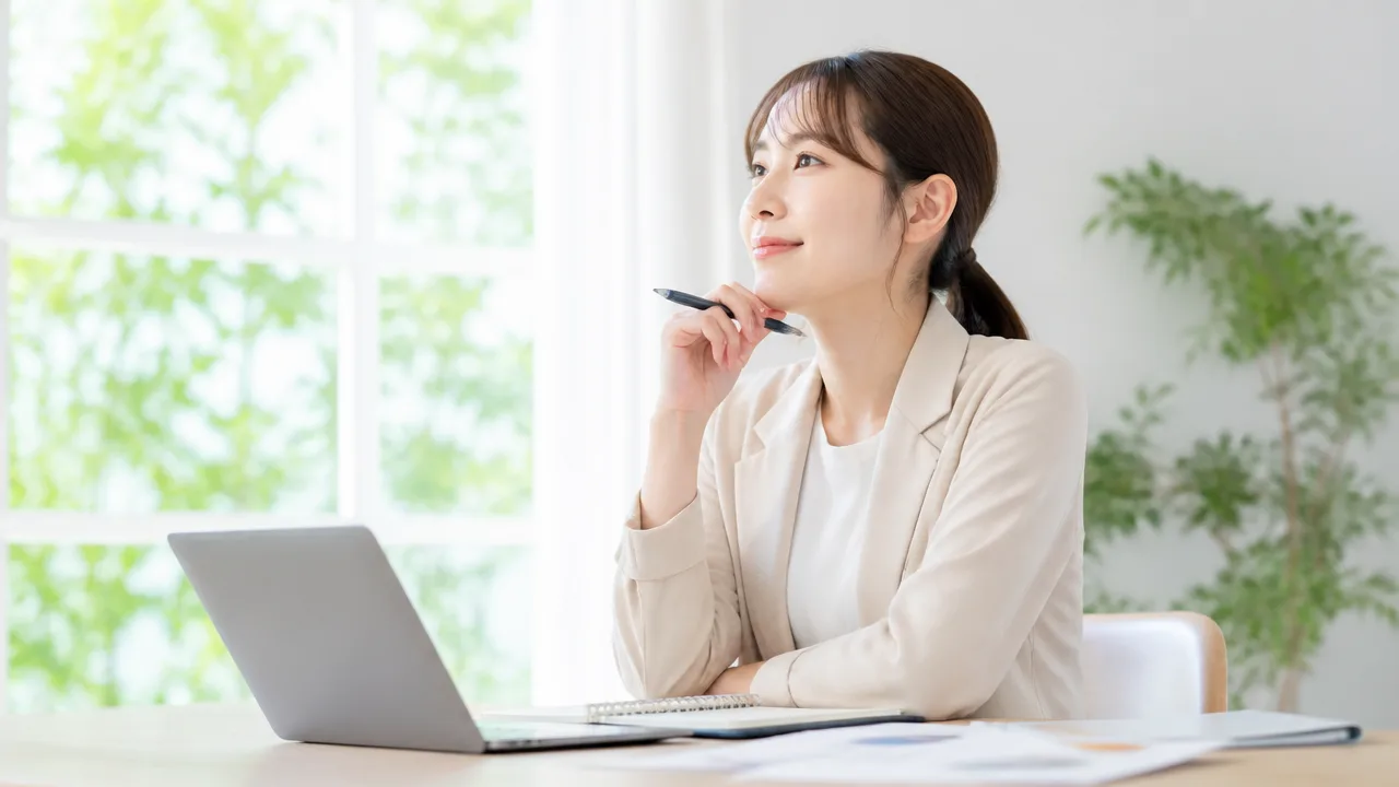 まんをじしての言い換え表現は?意味や使い方、類語を例文で紹介