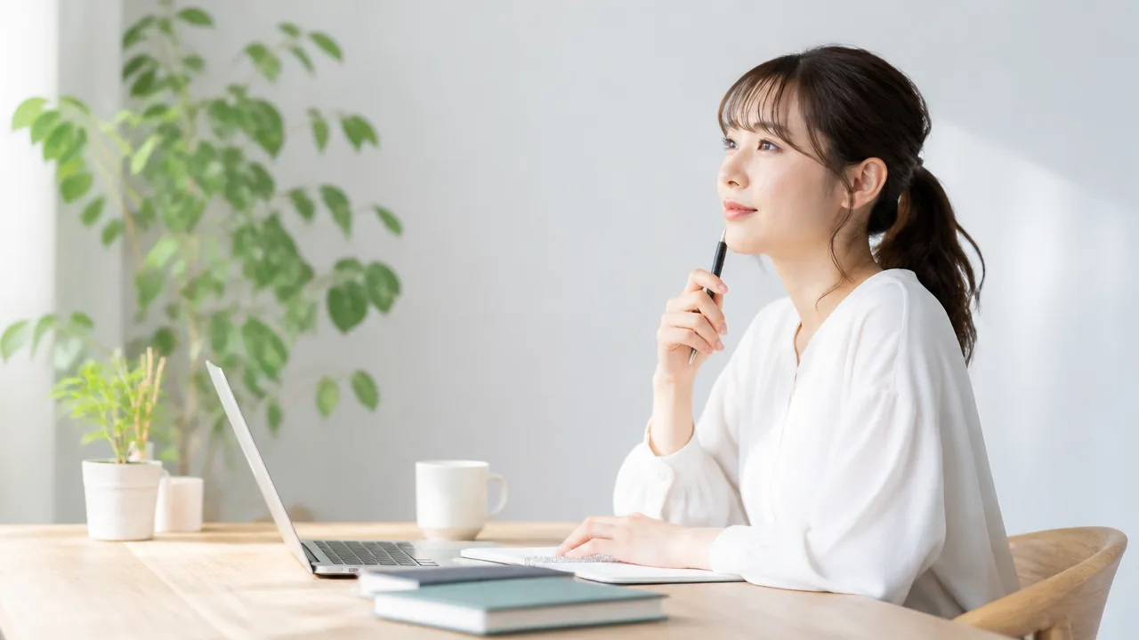まんをじしての言い換え表現は?意味や使い方、類語を例文で紹介